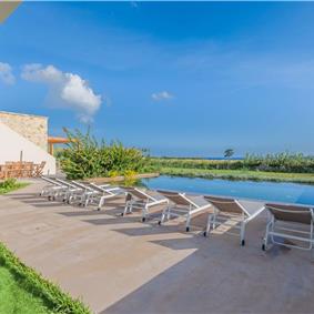 4 bedroom villa with infinity pool, Alcamo, sleeps 6-8